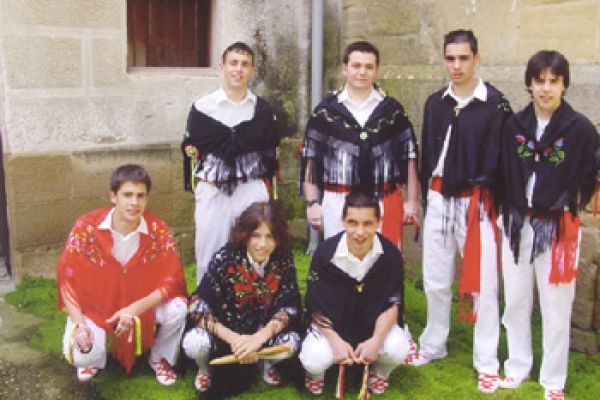 danzantes-jovenes7889DF6E-A234-AD15-FB19-5B40F308FF23.jpg